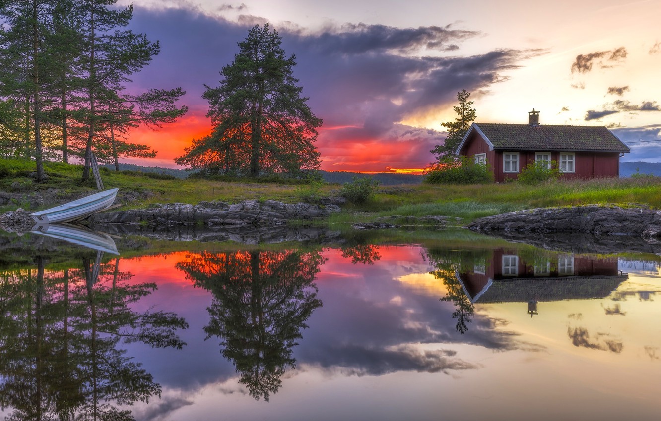 House Reflected In The Lake Wallpapers