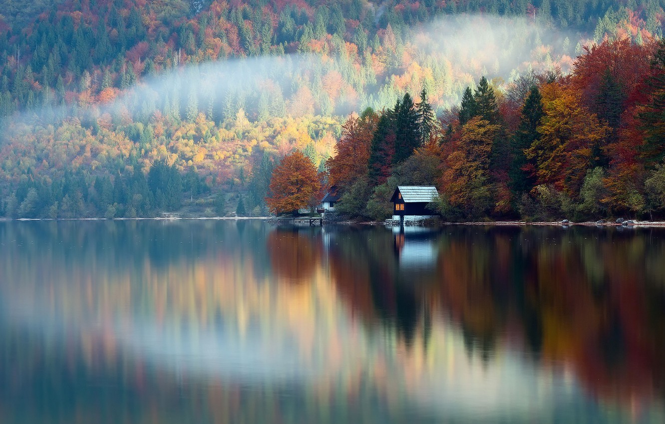 House Reflected In The Lake Wallpapers