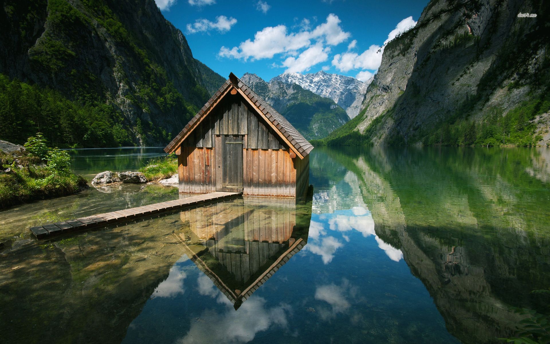 House Reflected In The Lake Wallpapers