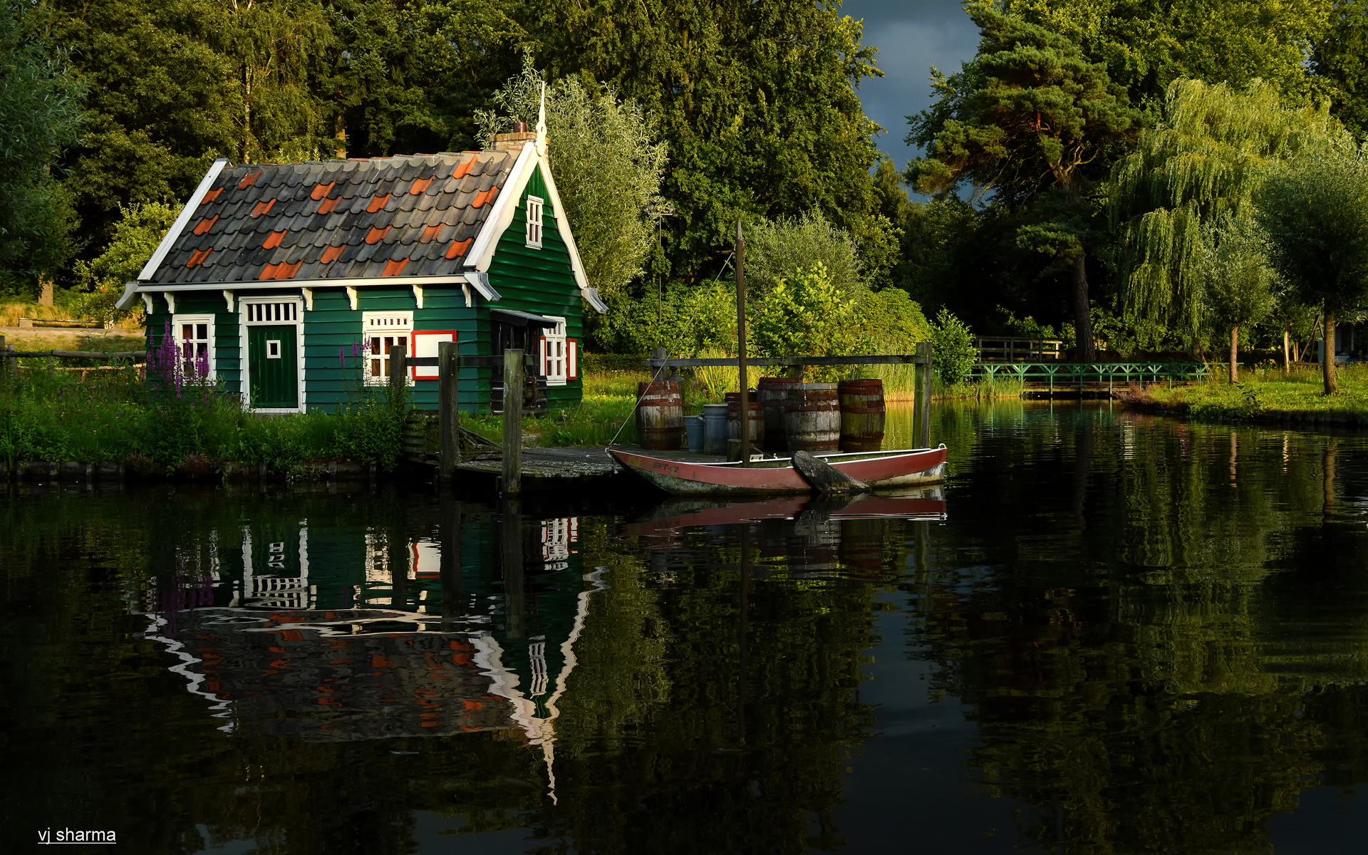 House Reflected In The Lake Wallpapers