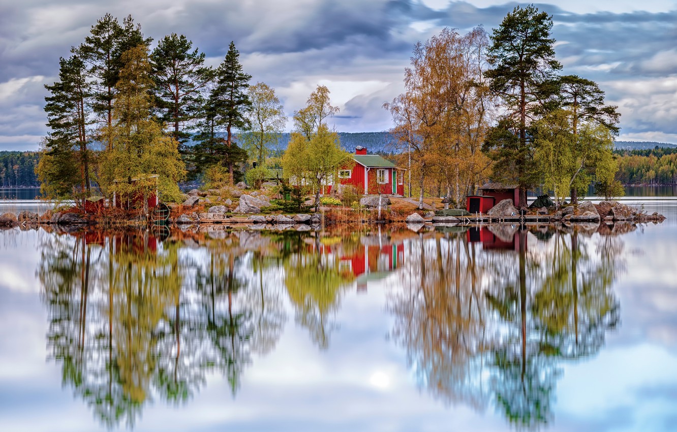 House Reflected In The Lake Wallpapers