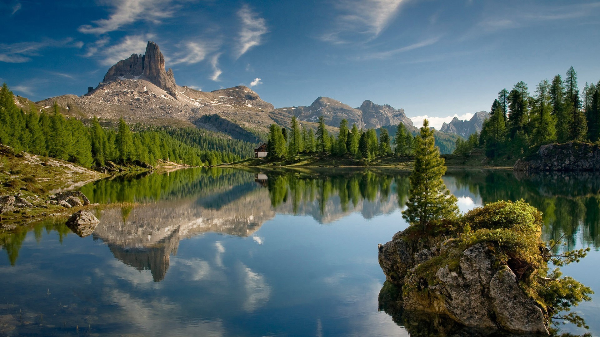 House Reflected In The Lake Wallpapers