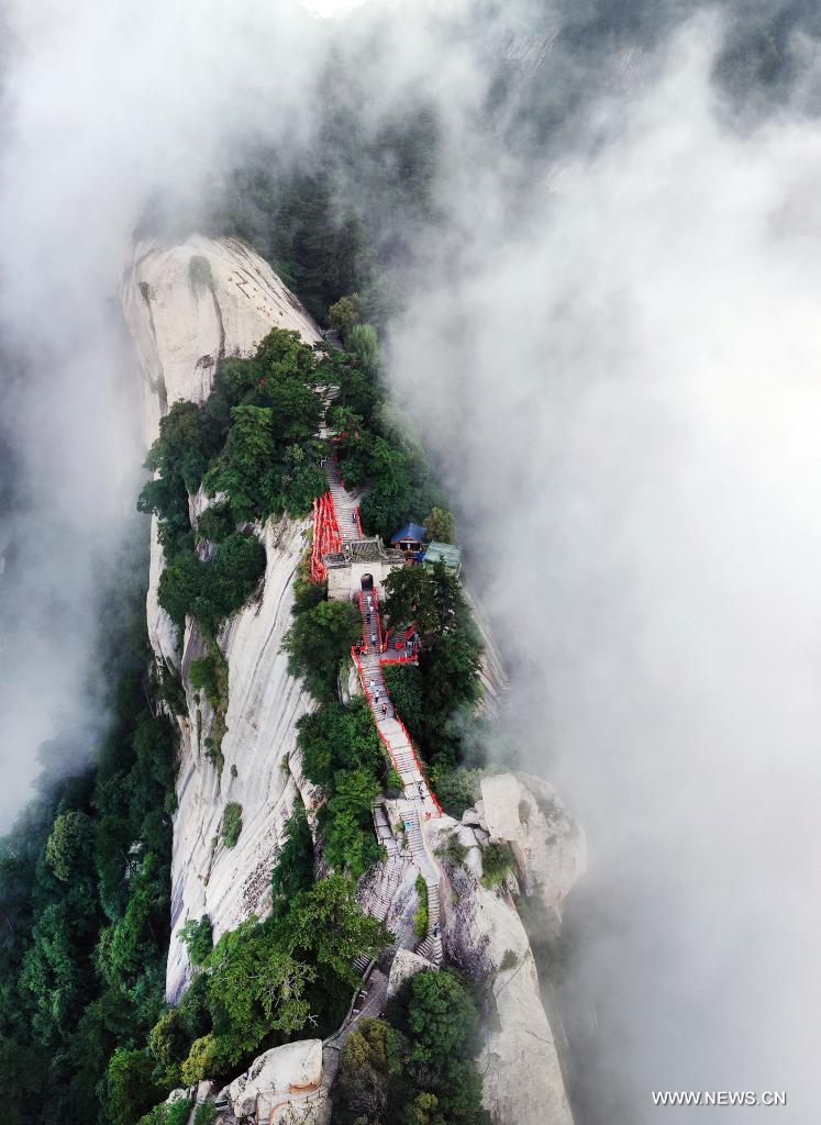 Huashan Mountain In Weinan China Wallpapers