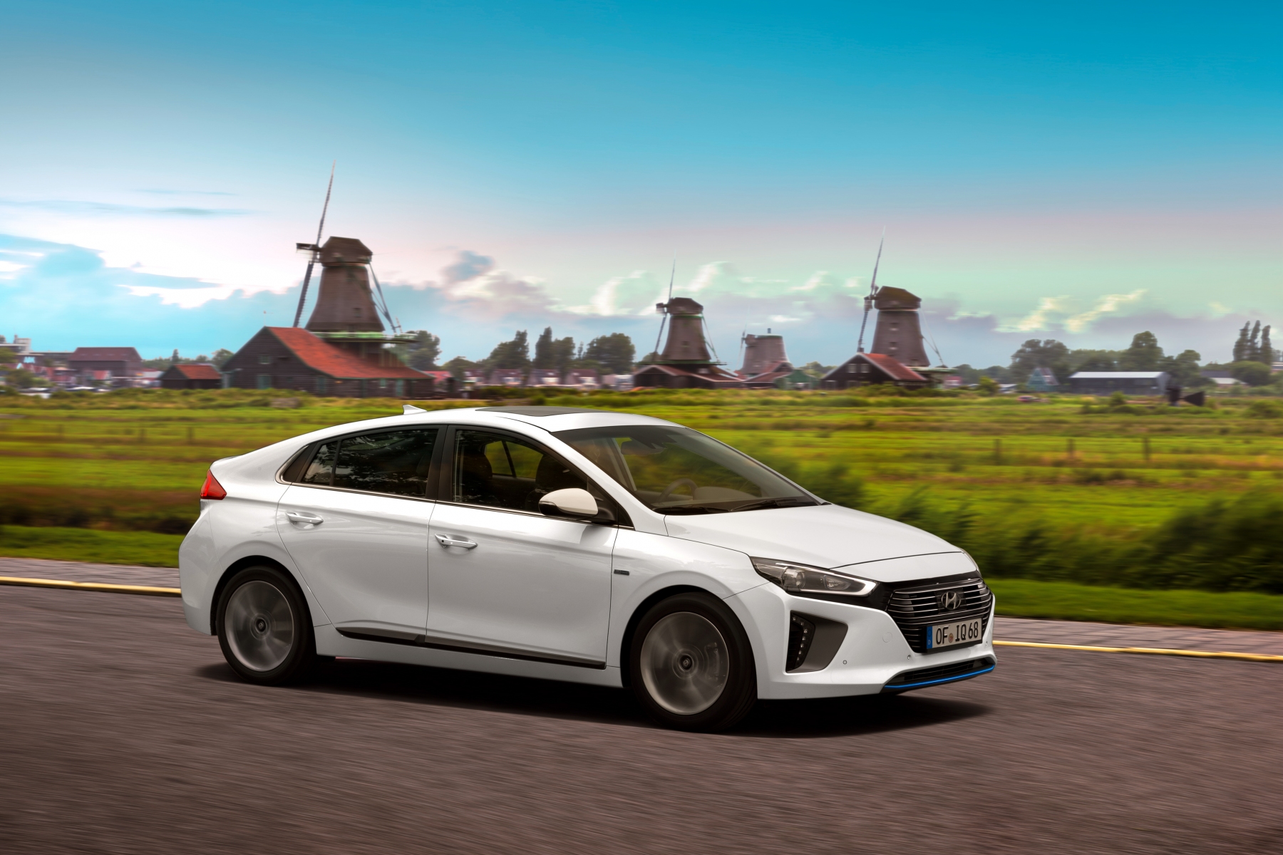 Hyundai I-Oniq Wallpapers