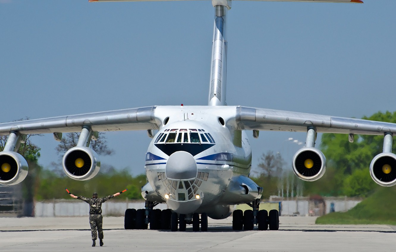 Ilyushin Il-76 Wallpapers