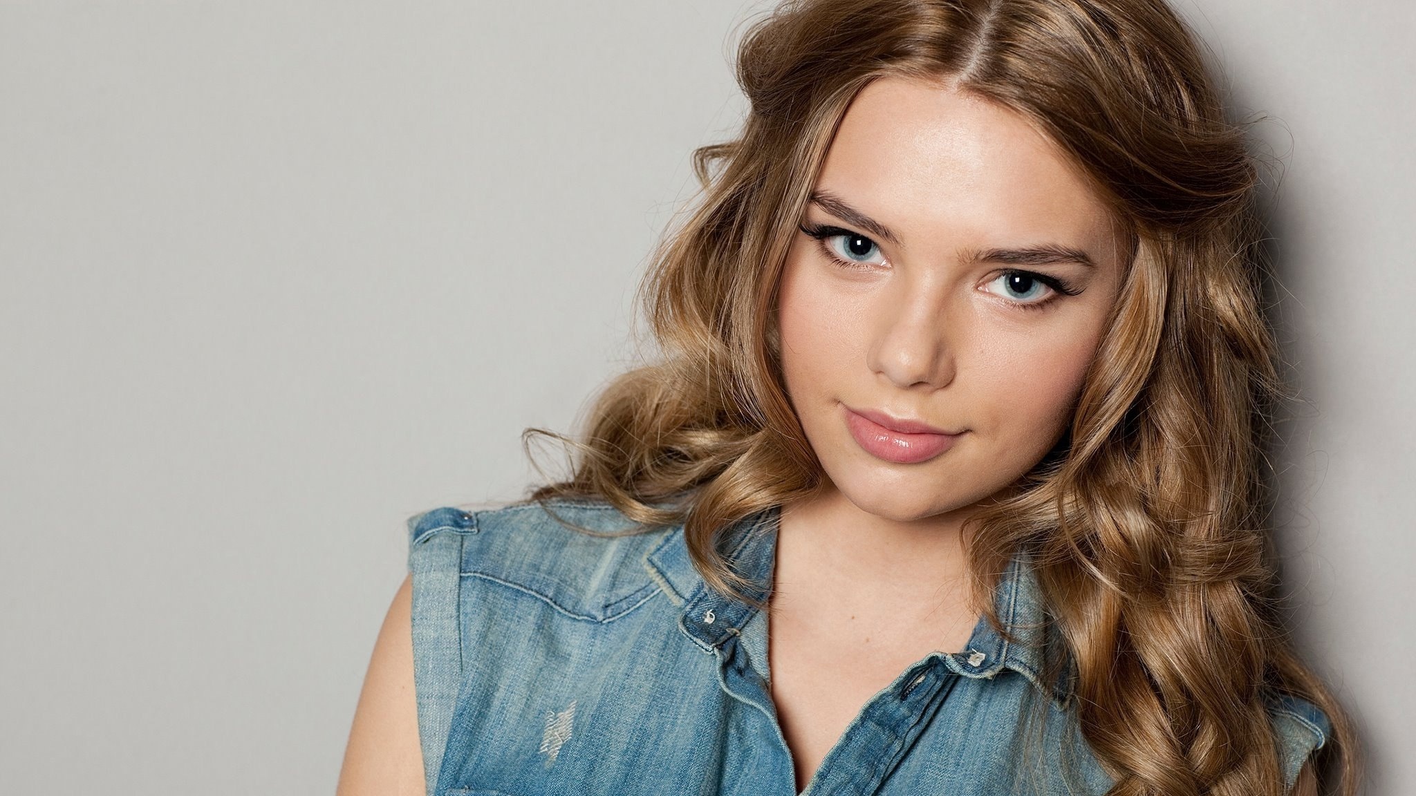 Indiana Evans Wallpapers