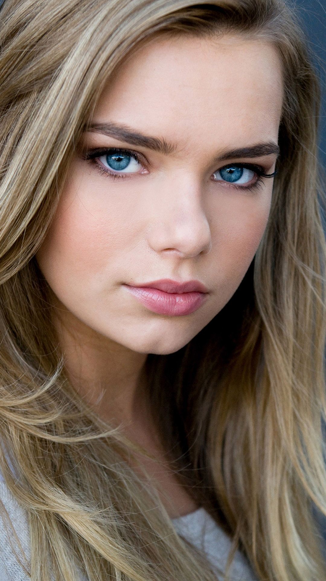 Indiana Evans Wallpapers