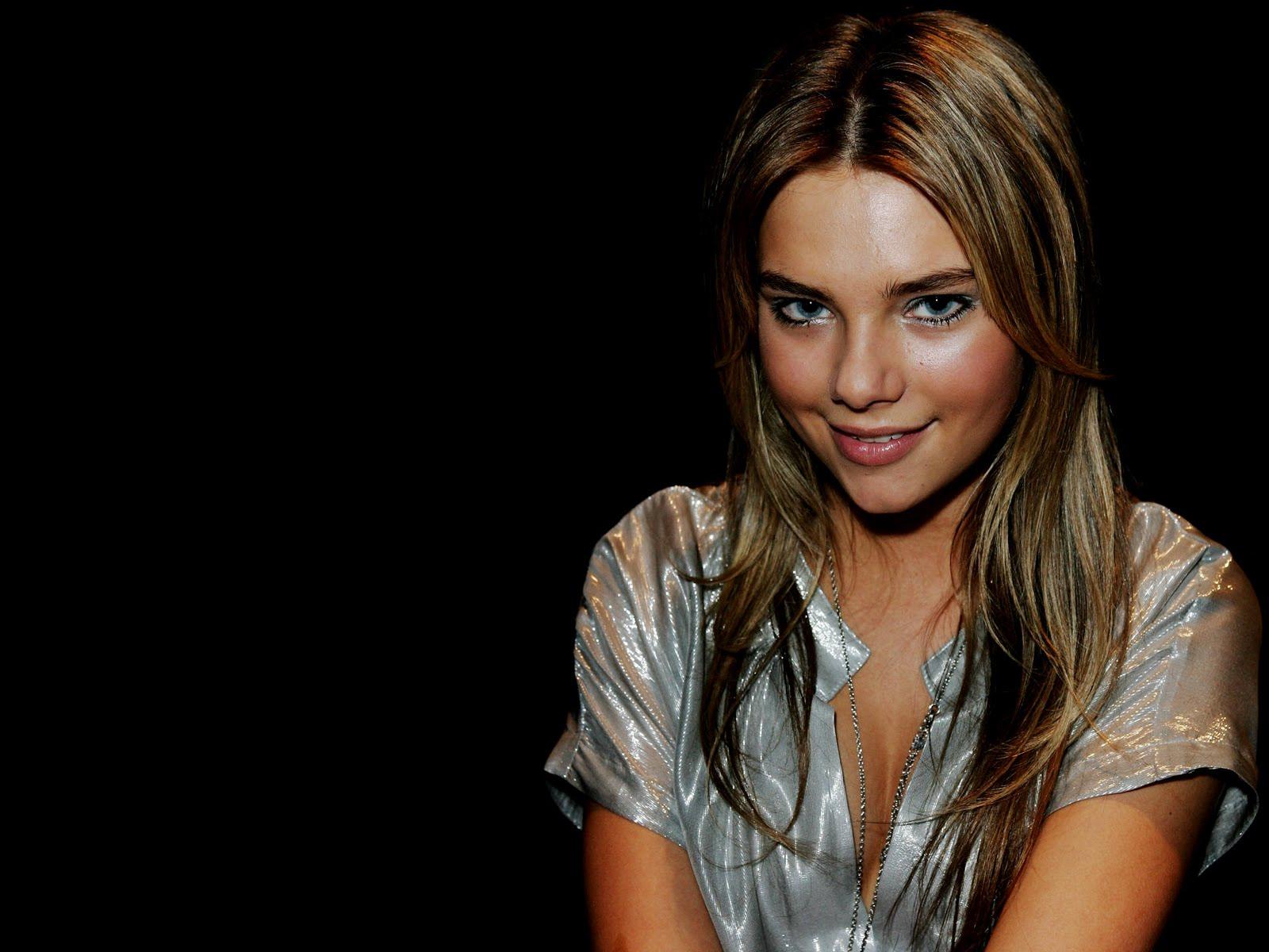 Indiana Evans Wallpapers