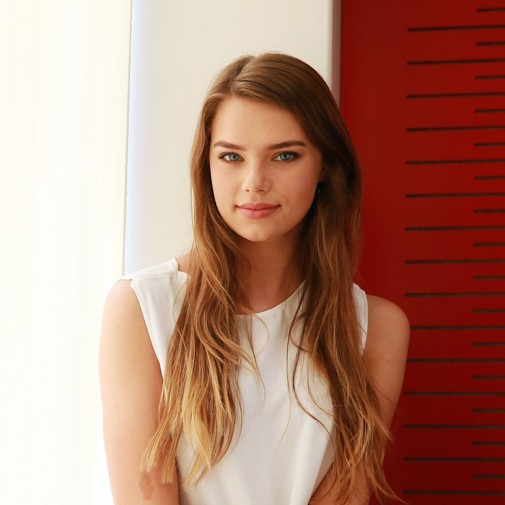 Indiana Evans Wallpapers