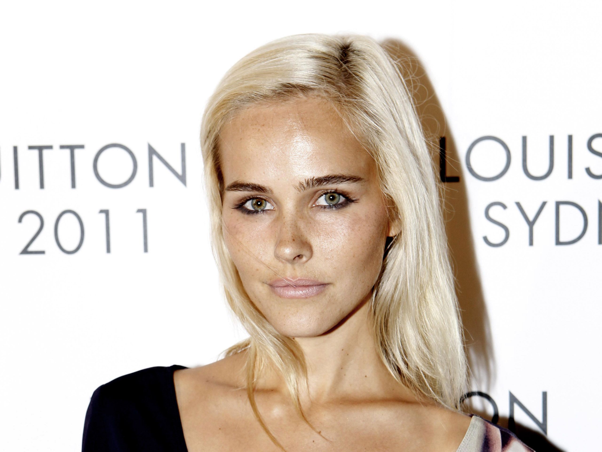 Isabel Lucas Cute In White Wallpapers