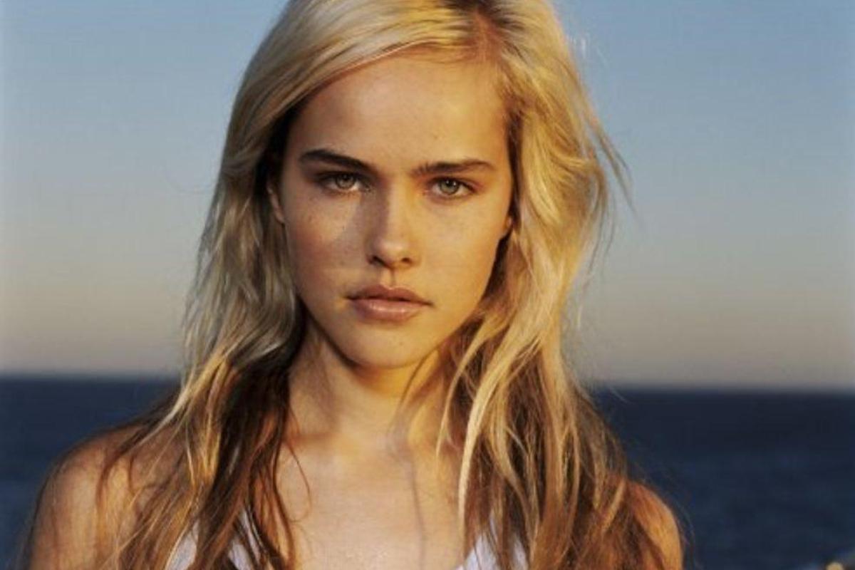 Isabel Lucas Cute In White Wallpapers