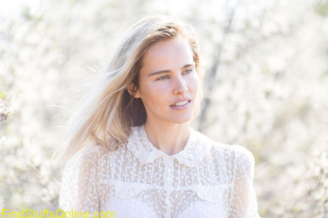 Isabel Lucas Cute In White Wallpapers