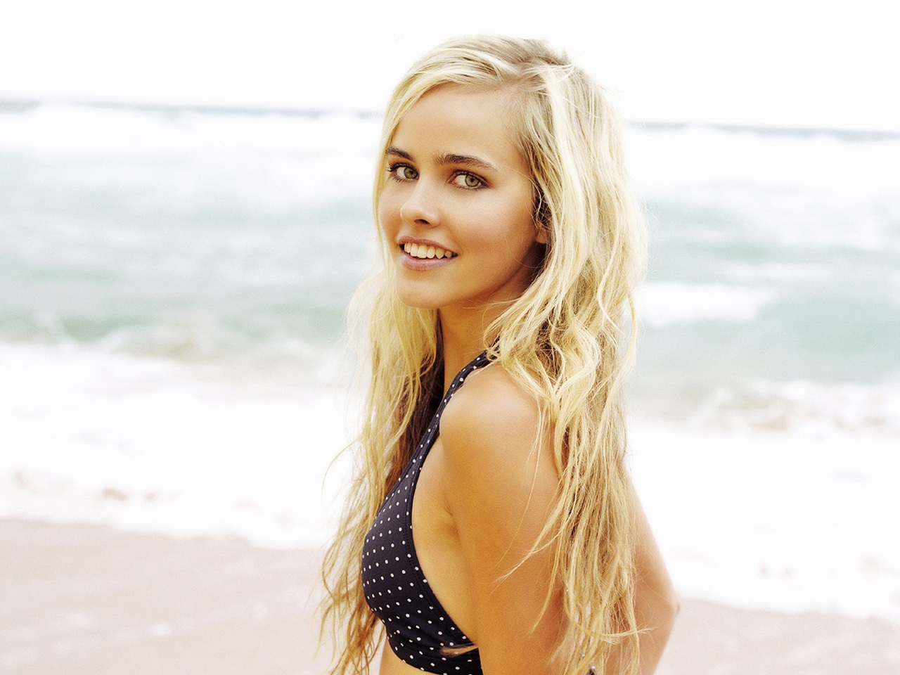 Isabel Lucas Wallpapers