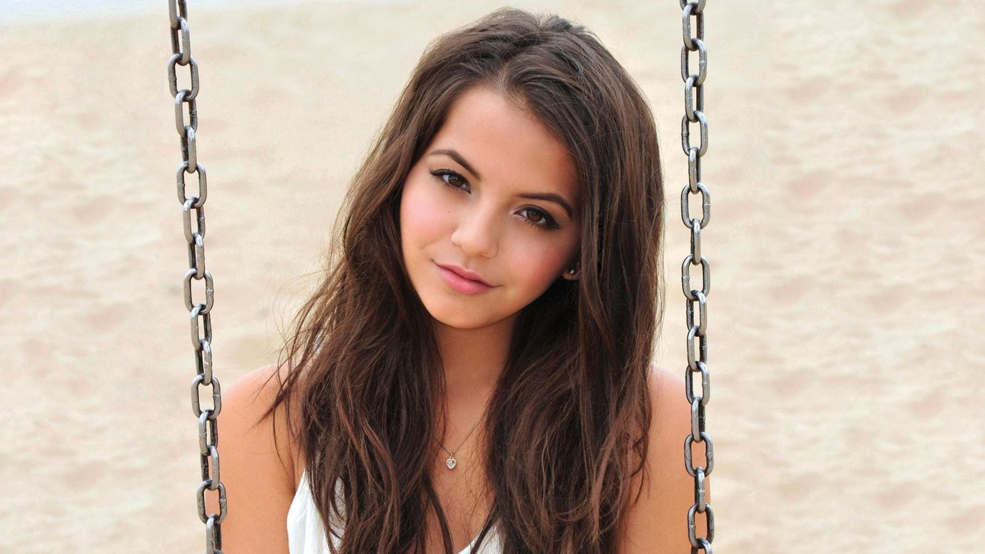 Isabela Moner 2020 Actress Wallpapers