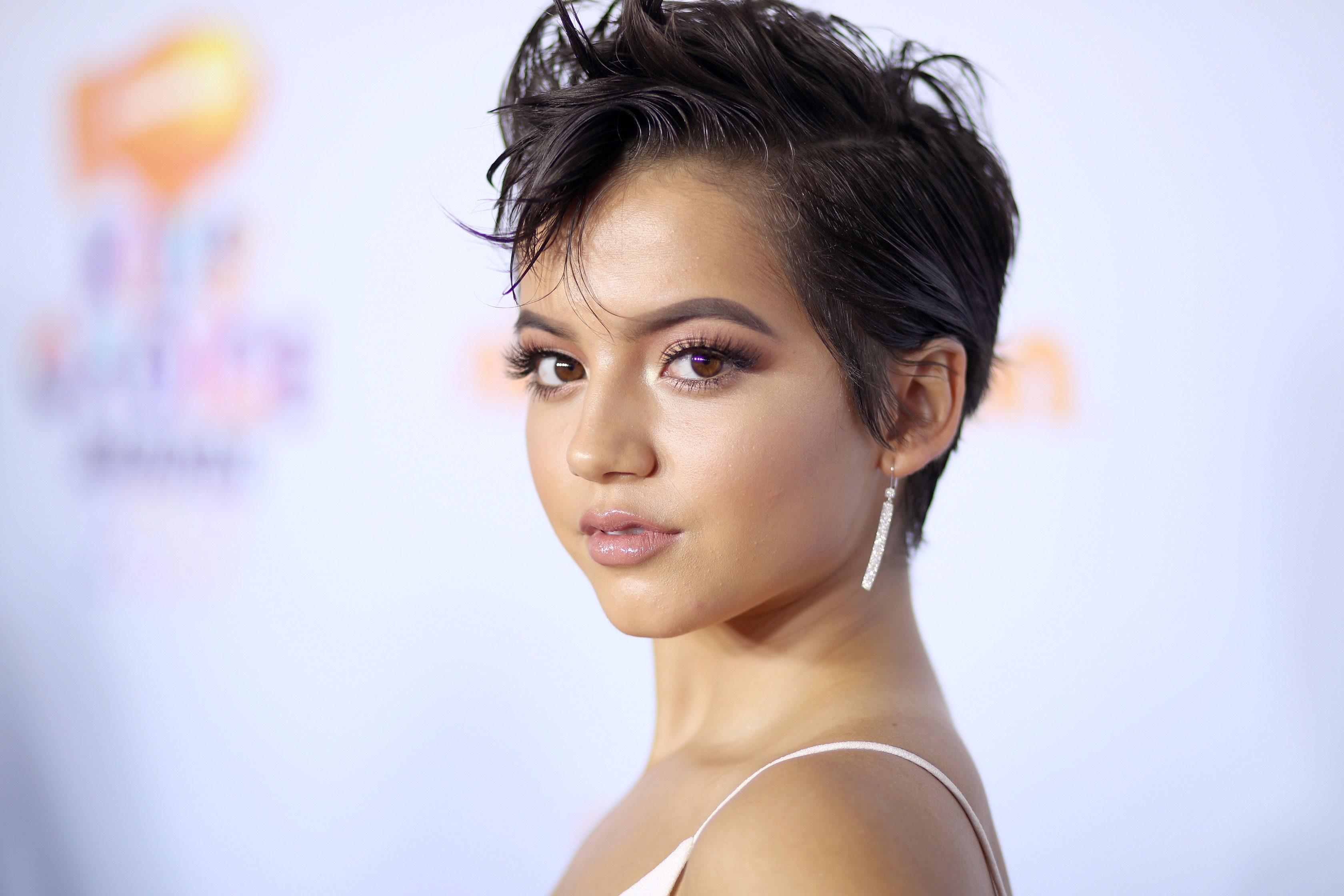 Isabela Moner Face Wallpapers