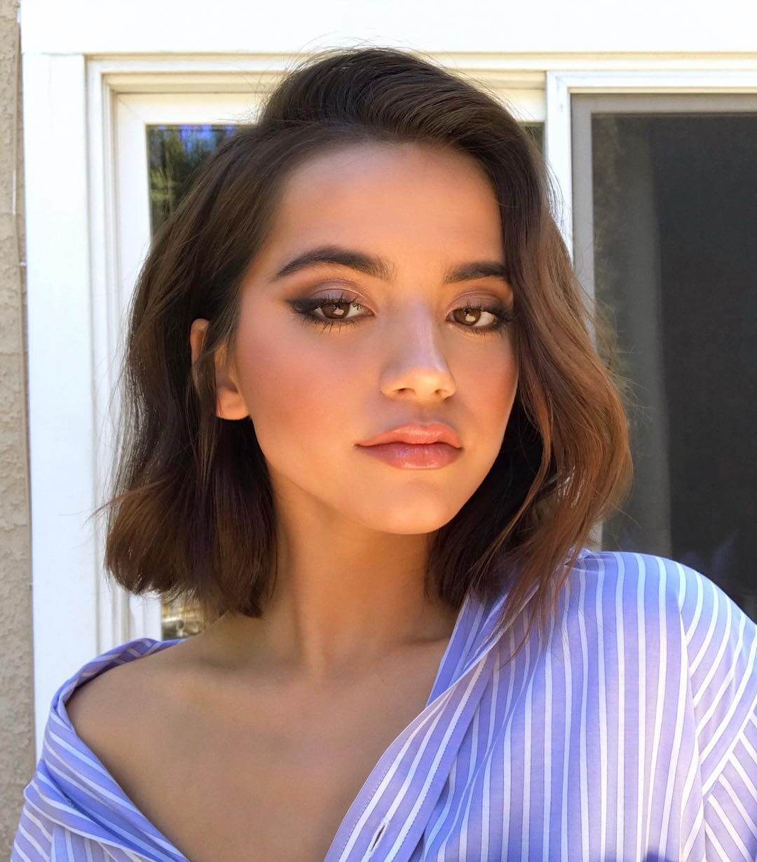 Isabela Moner Face Wallpapers