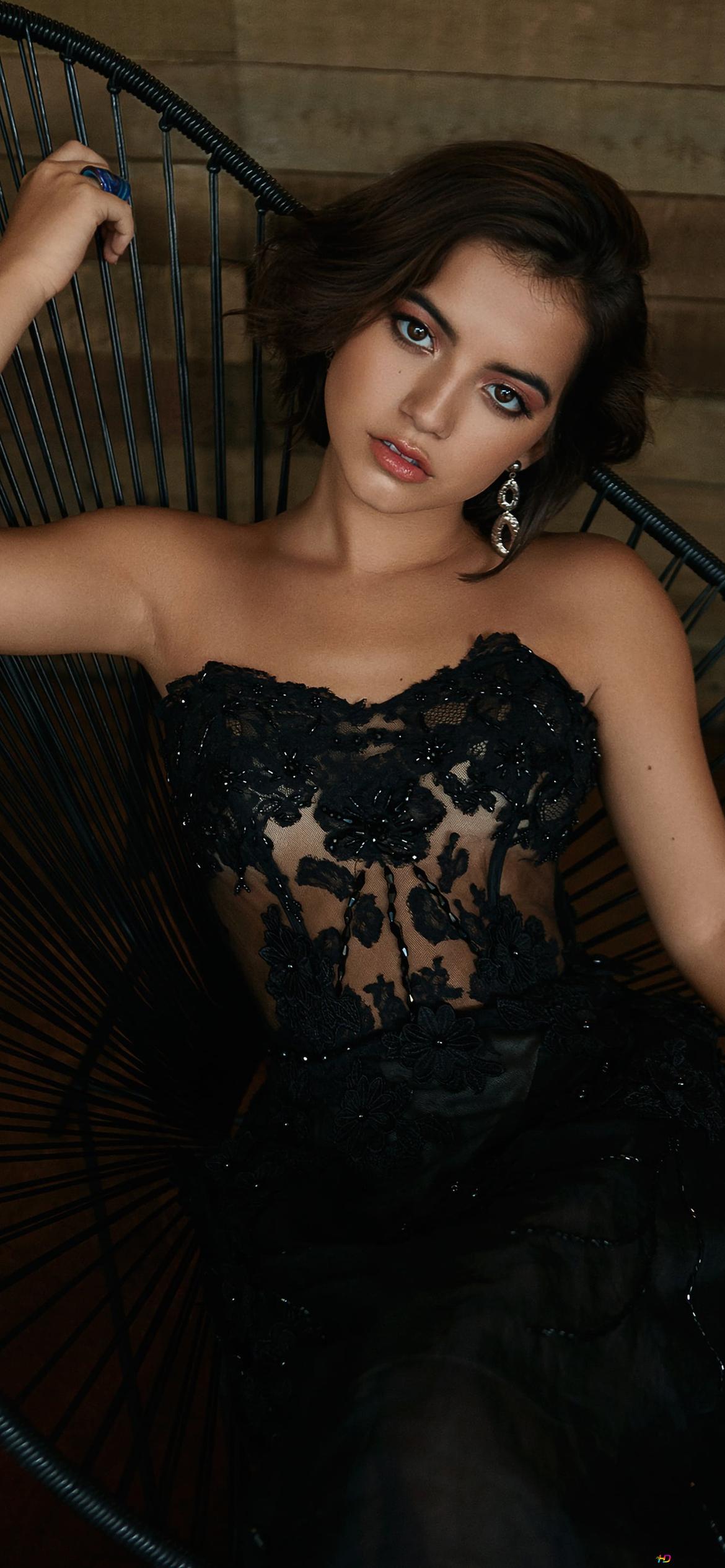 Isabela Moner Face Wallpapers