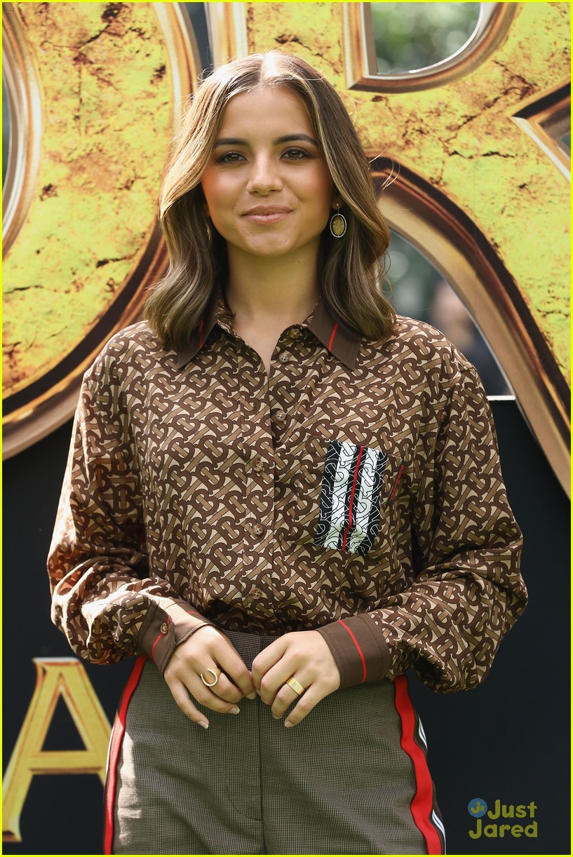 Isabela Moner In Dora And The Lost City Of Gold Wallpapers