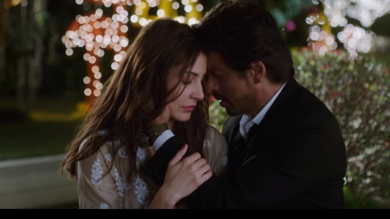 Jab Harry Met Sejal Anushka And Shahrukh Khan Romance Wallpapers