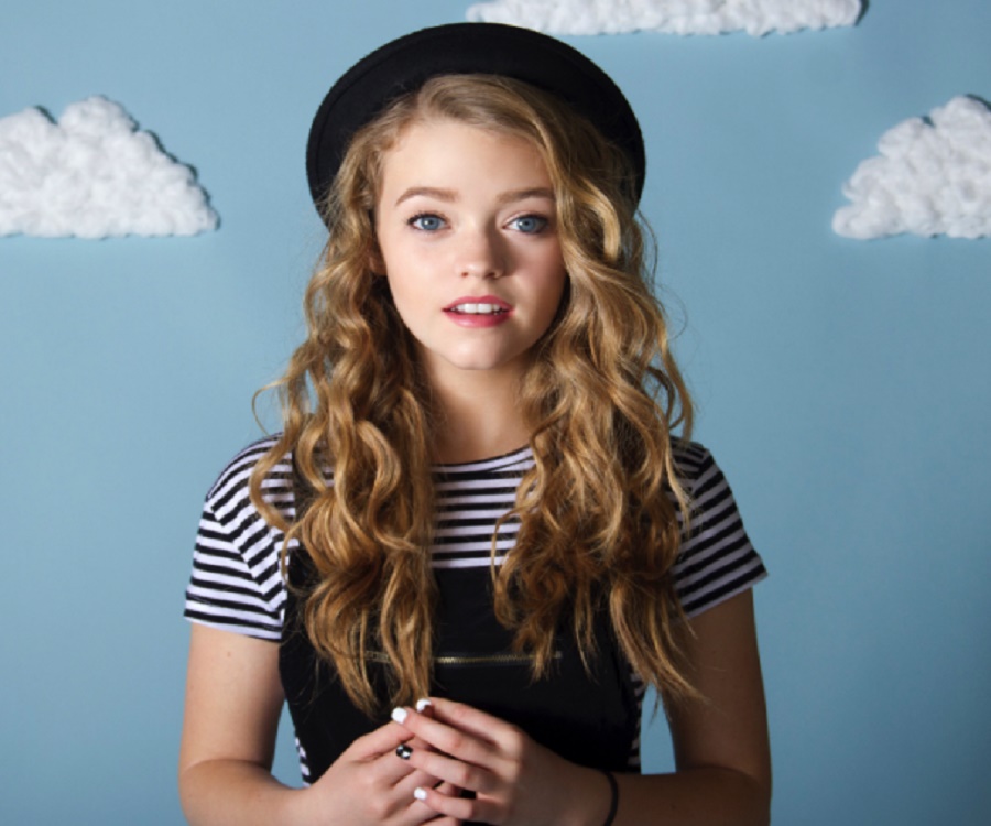 Jade Pettyjohn Laughing 2021 Wallpapers