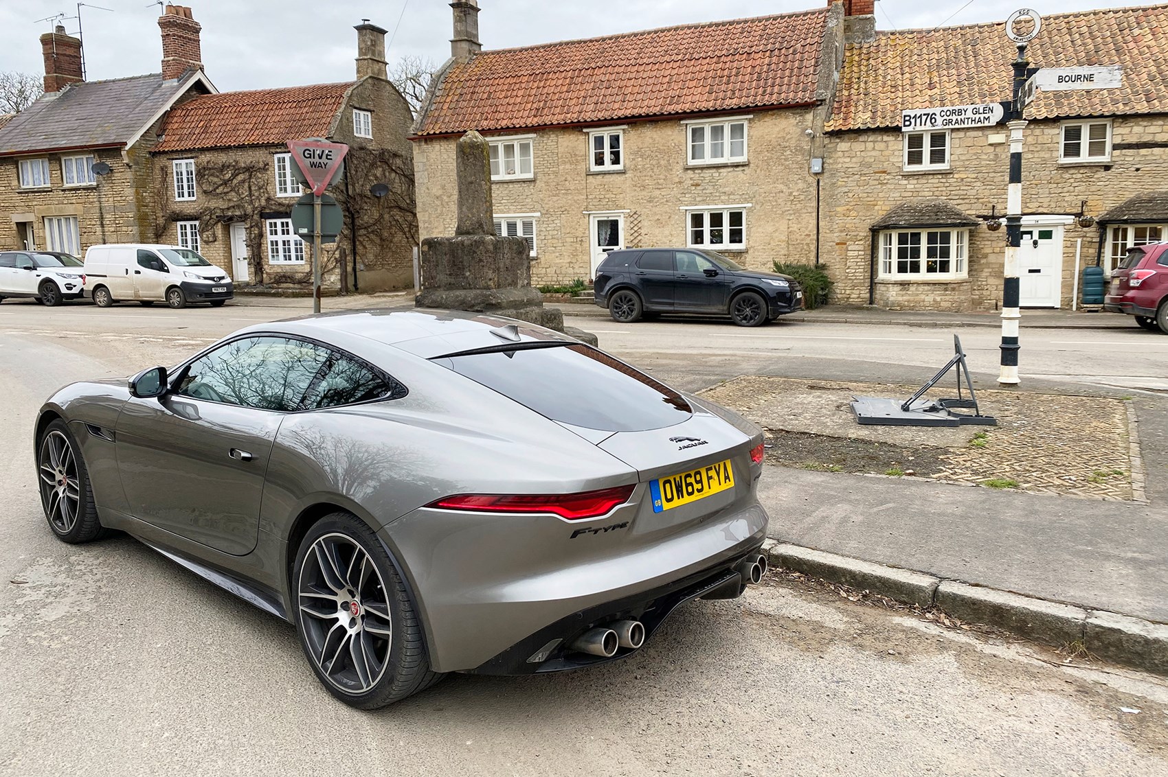 Jaguar F-Type P 450 Coupe R-Dynamic Wallpapers