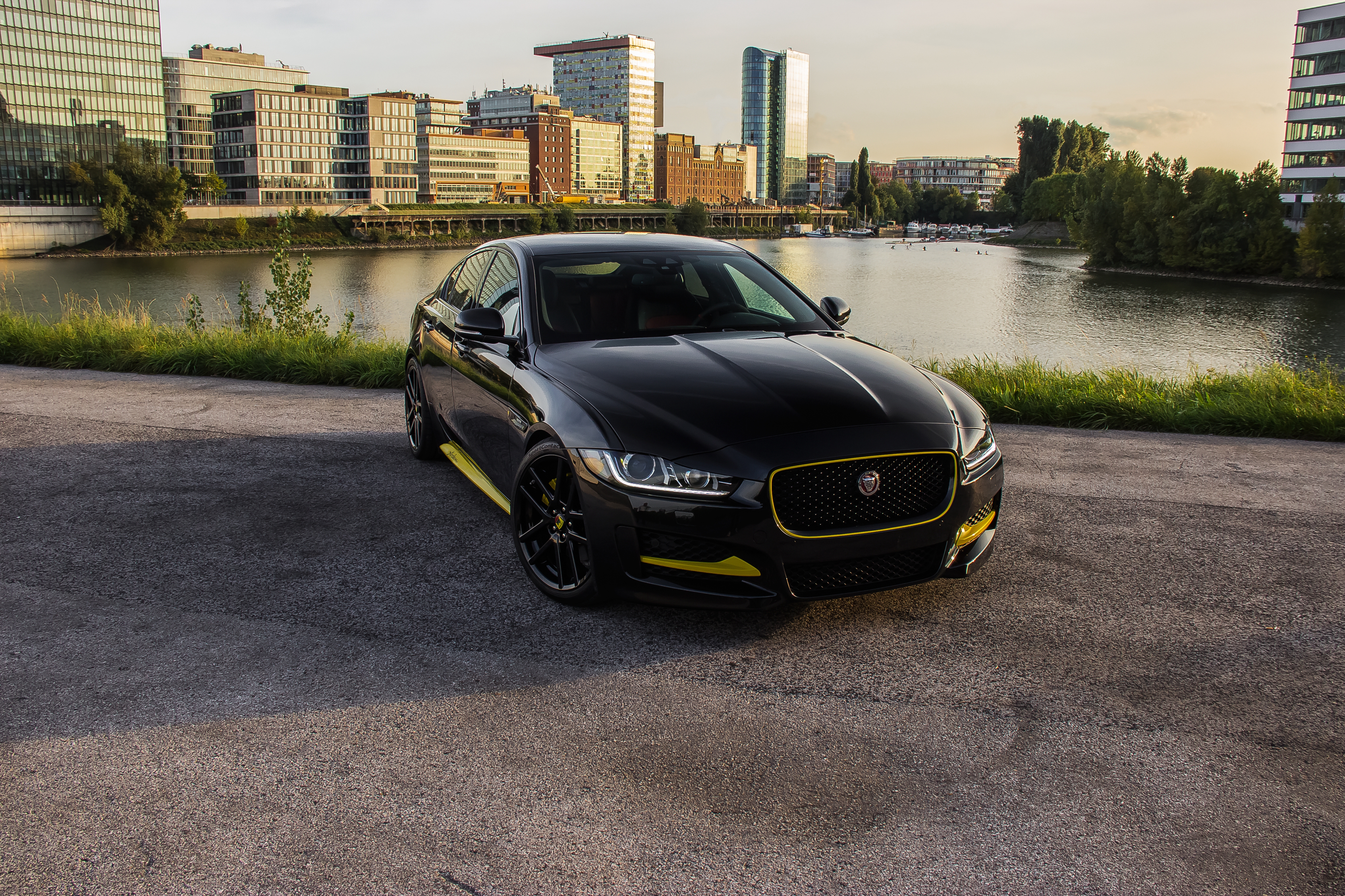 Jaguar Xe Wallpapers