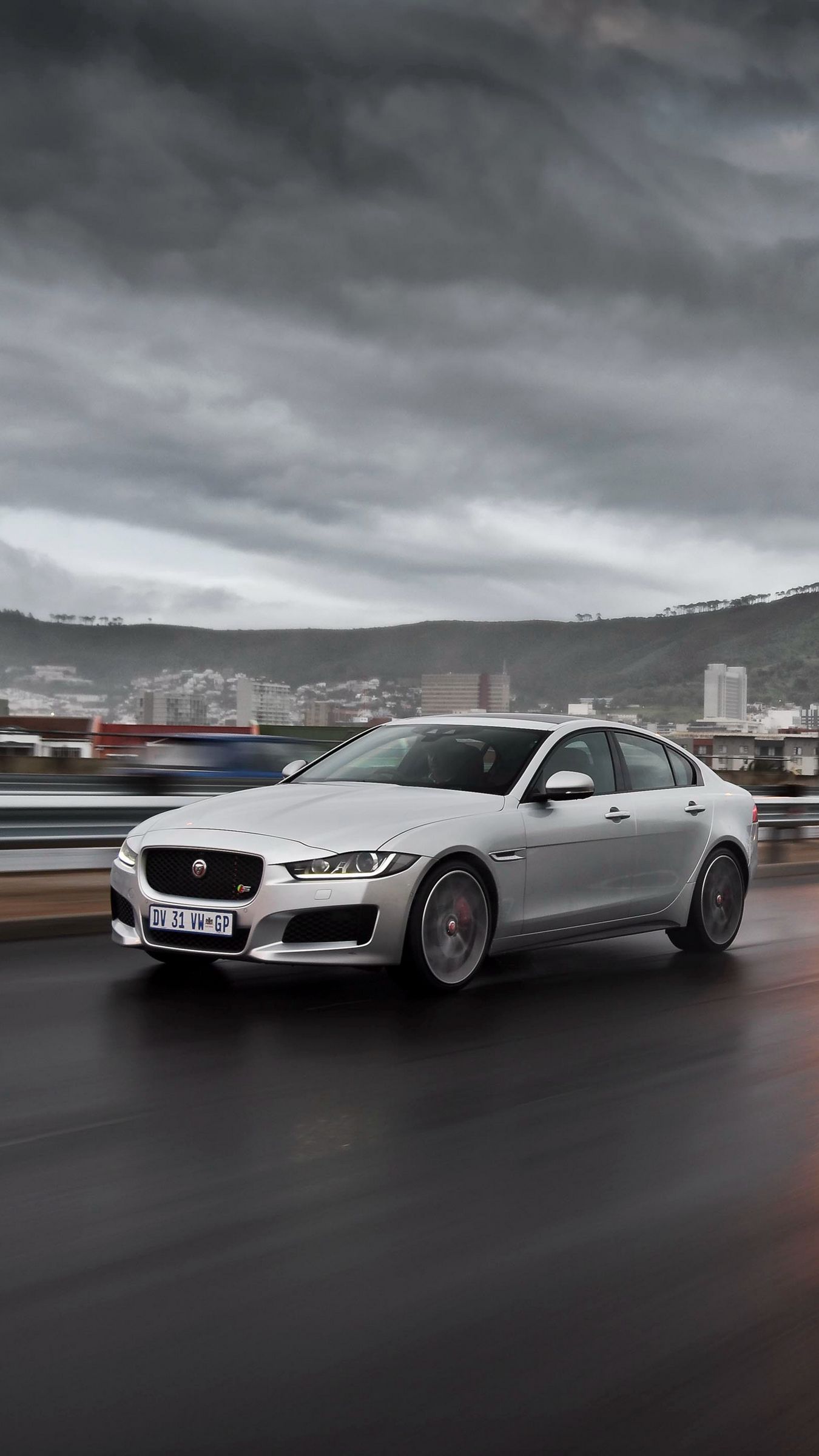 Jaguar Xe Wallpapers