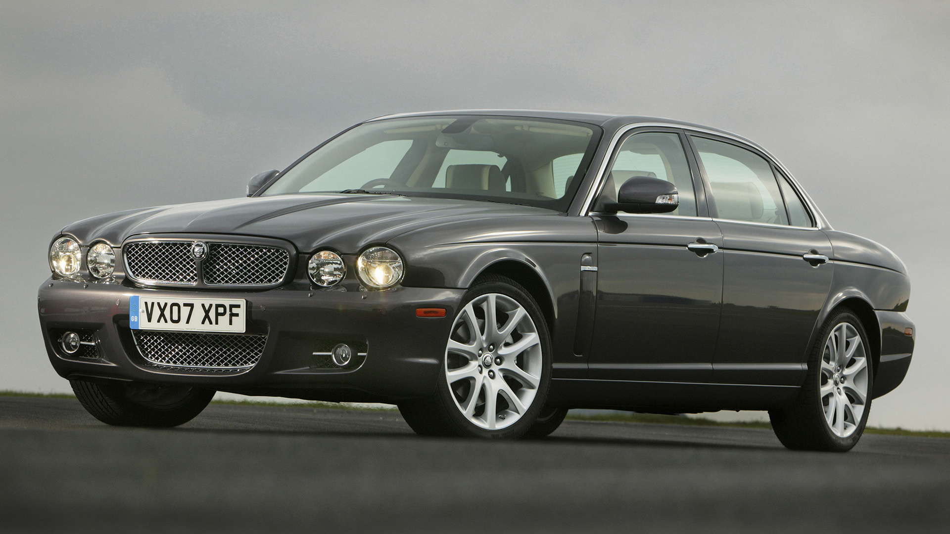 Jaguar Xj6 Wallpapers