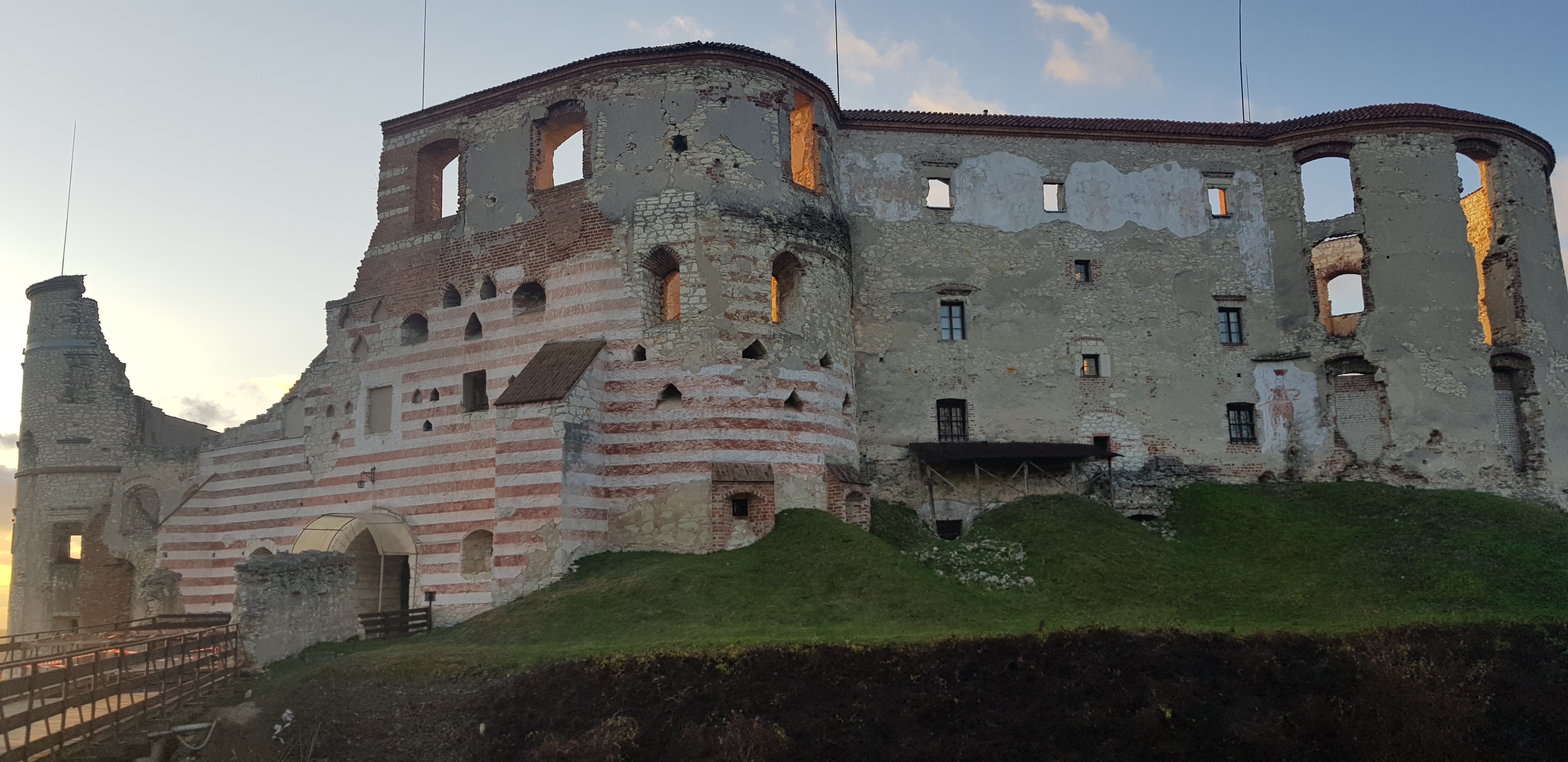 Janowiec Castle Wallpapers