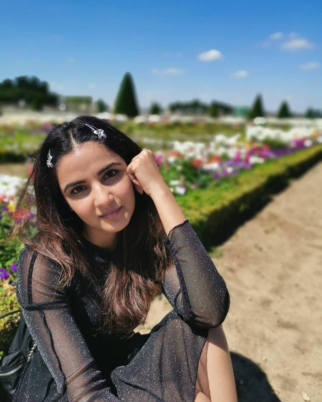 Jasmin Bhasin Wallpapers