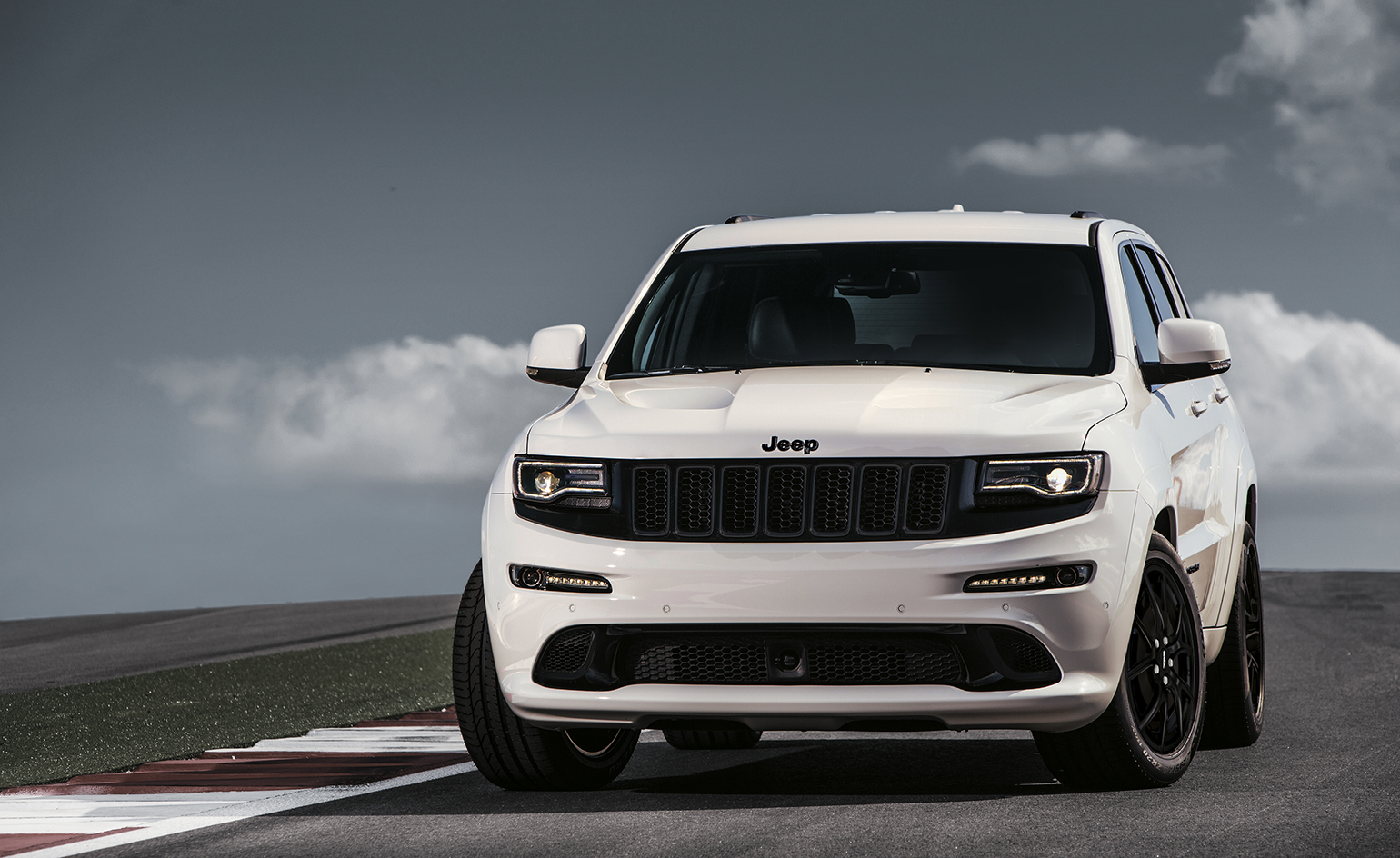 Jeep Grand Cherokee Wallpapers