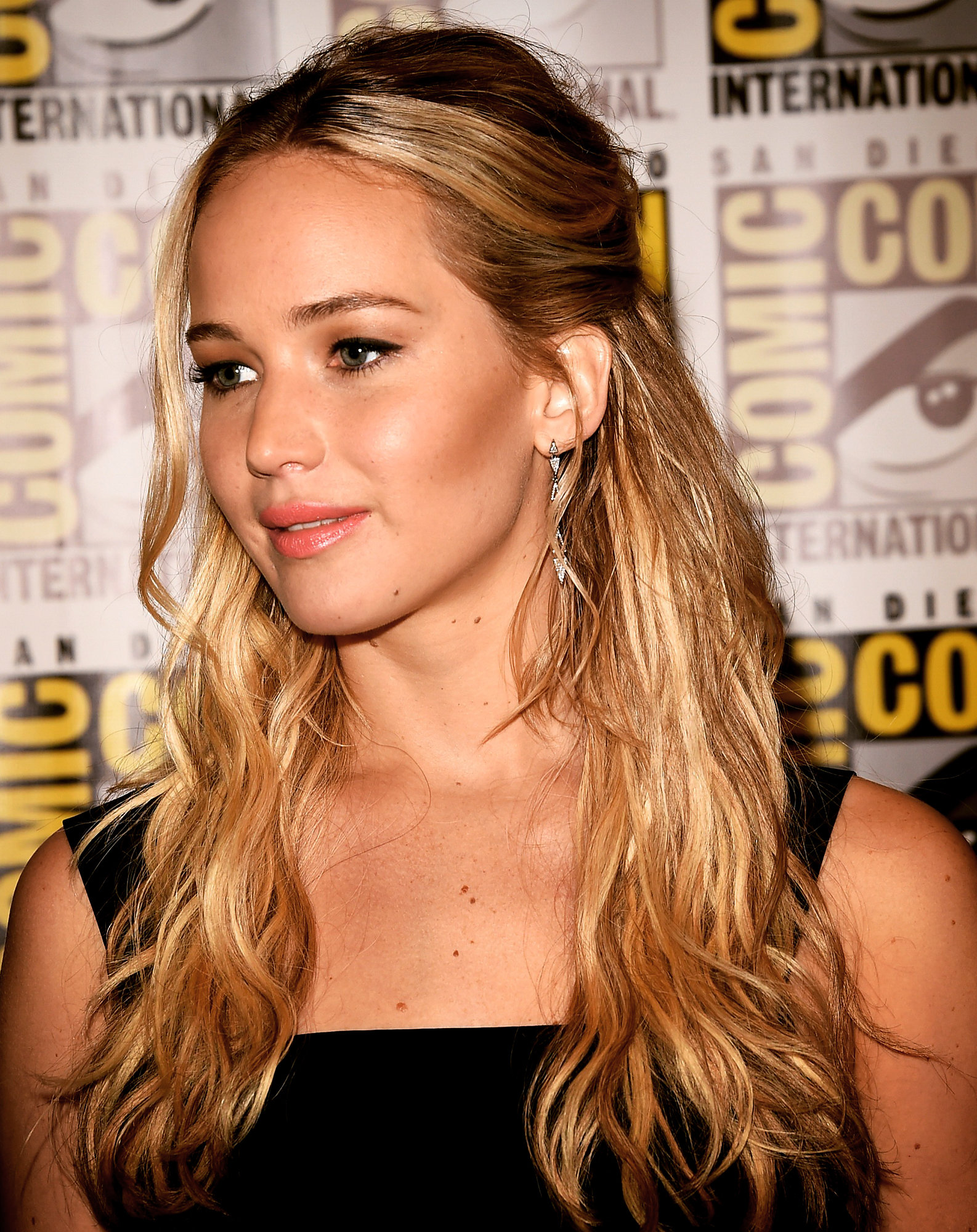 Jennifer Lawrence LA Times portrait Wallpapers