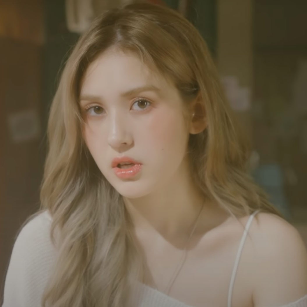 Jeon Somi K-Pop Singer 2020 Wallpapers