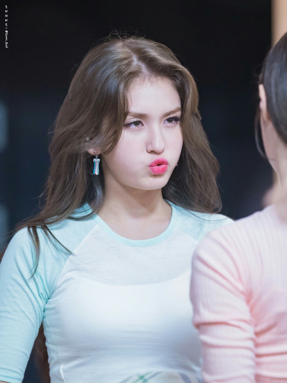 Jeon Somi Photoshoot K-Pop Singer Wallpapers