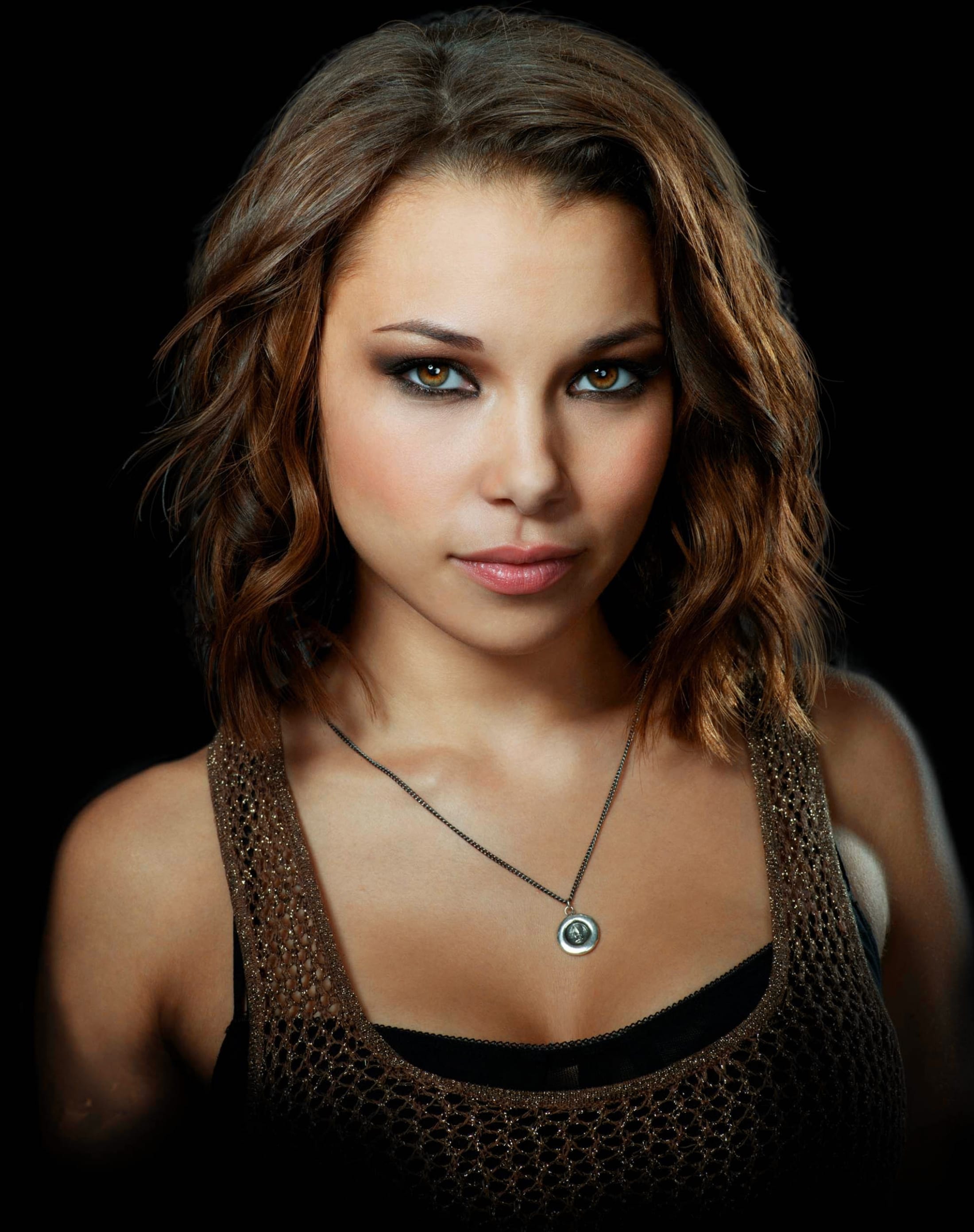 Jessica Parker Kennedy Wallpapers