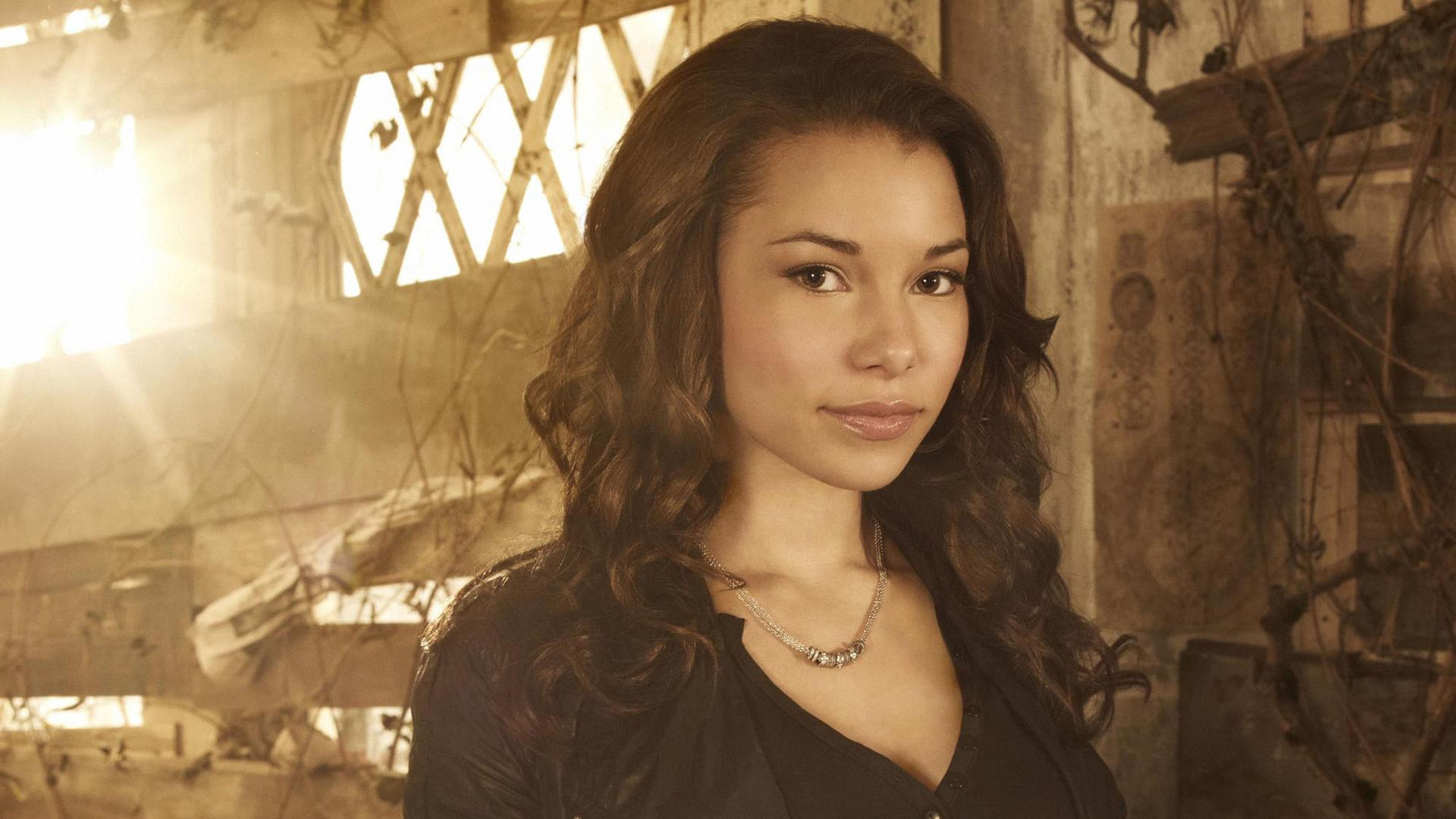 Jessica Parker Kennedy Wallpapers