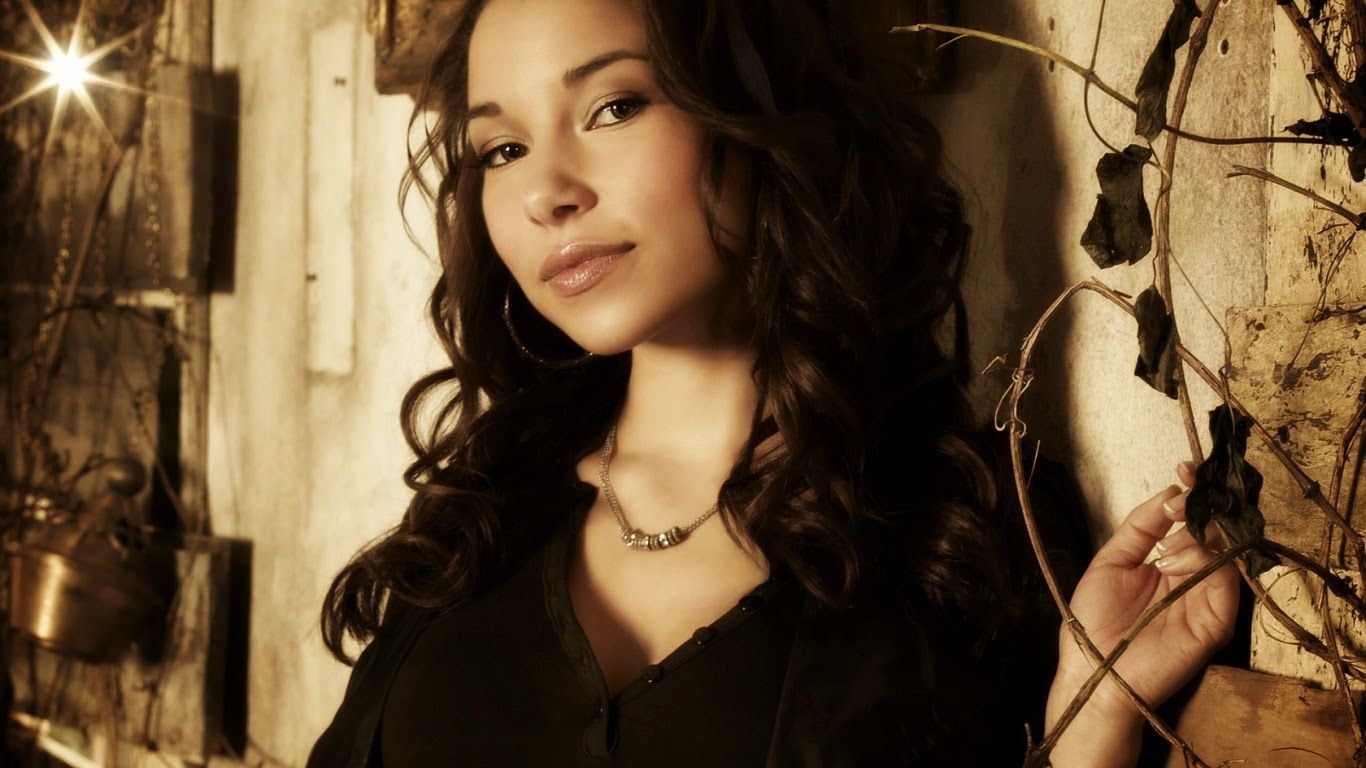 Jessica Parker Kennedy Wallpapers