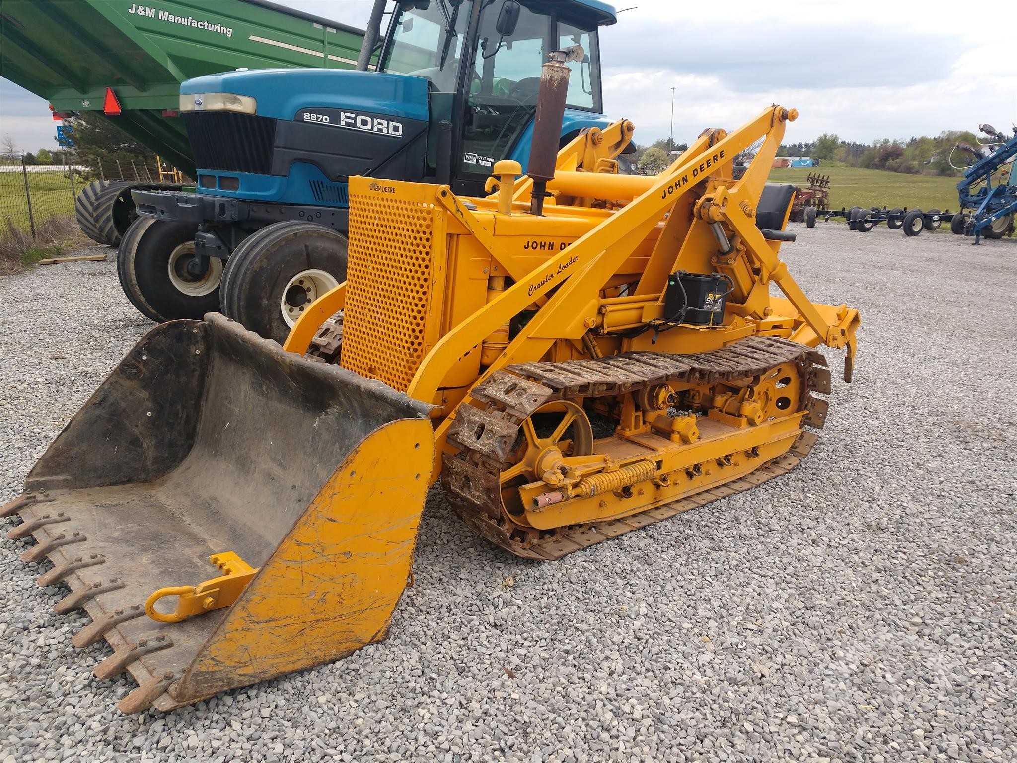 John Deere 605K Crawler Loader Wallpapers