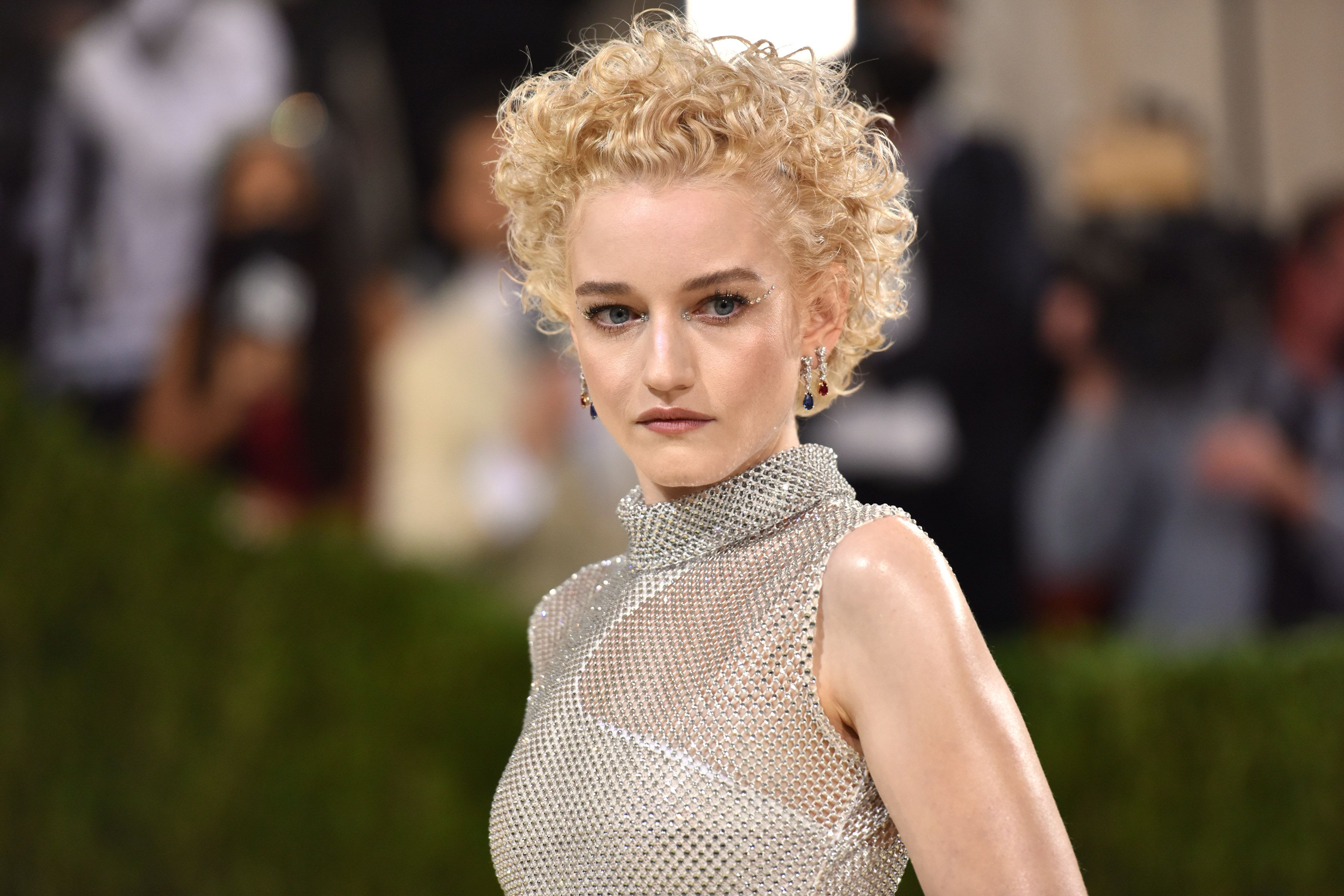 Julia Garner 2020 Wallpapers