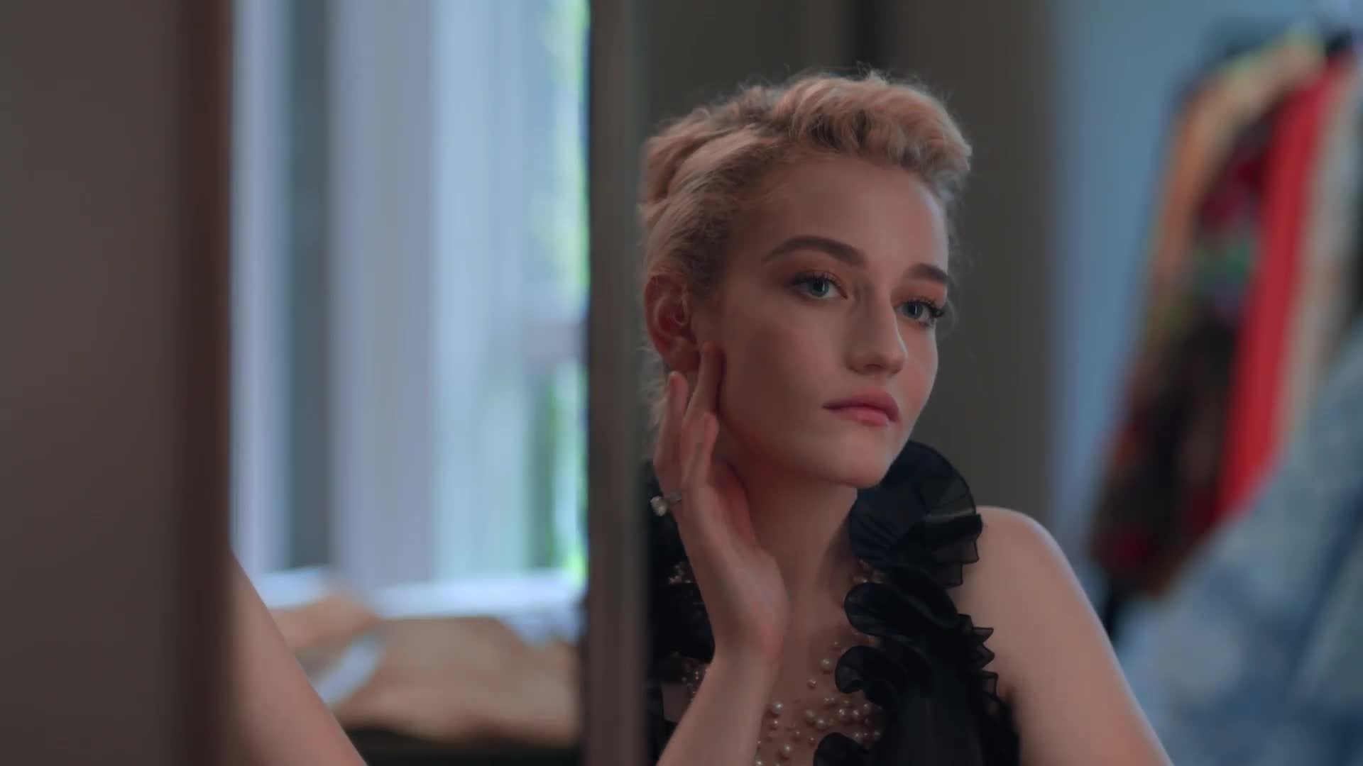 Julia Garner 2020 Wallpapers