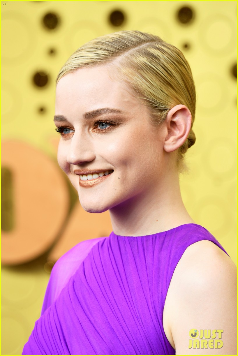 Julia Garner Ozark Actress Wallpapers