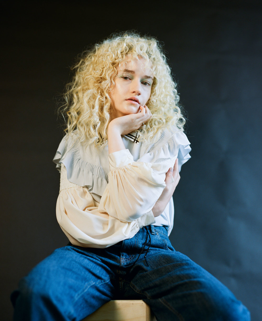 Julia Garner Ozark Actress Wallpapers