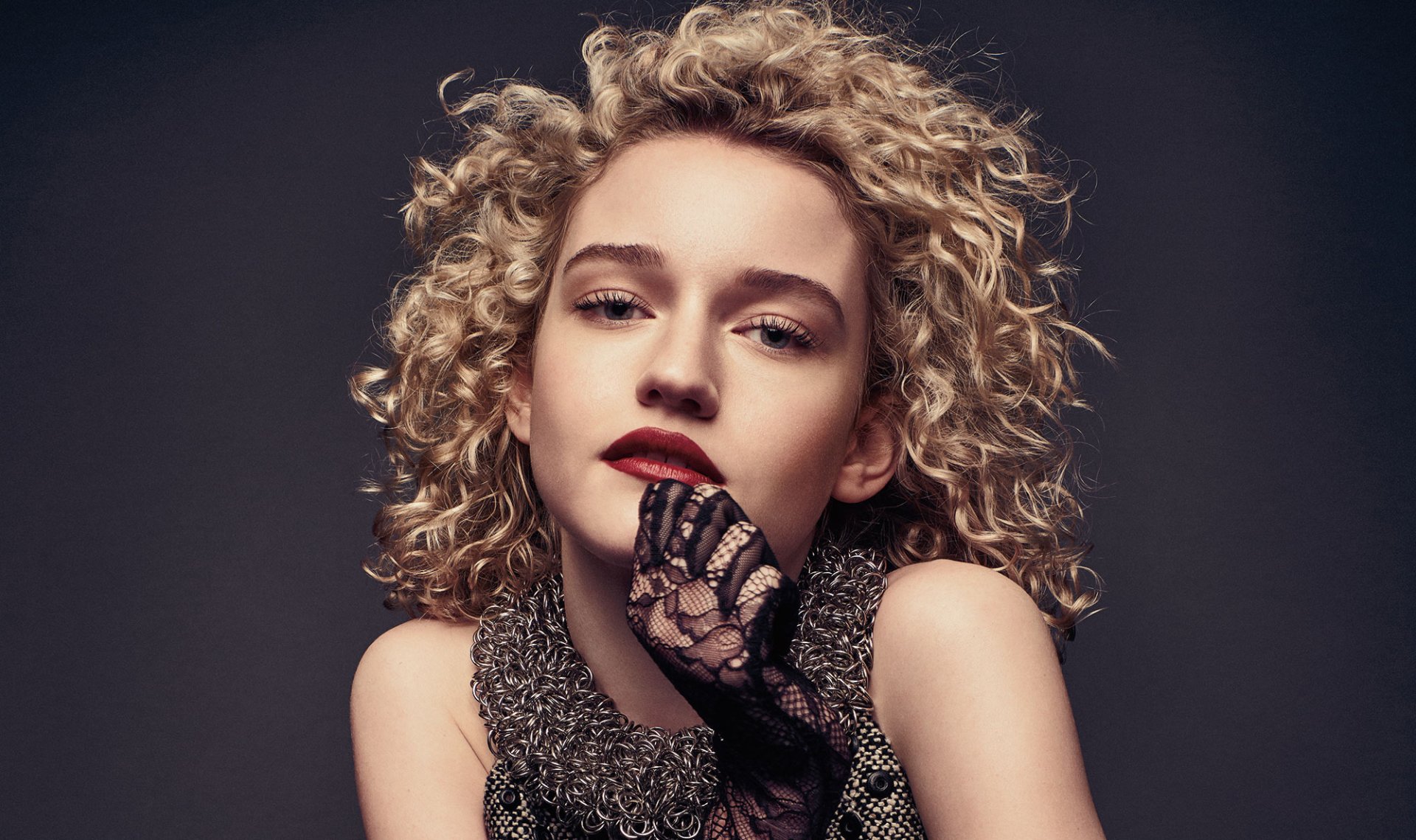 Julia Garner Wallpapers