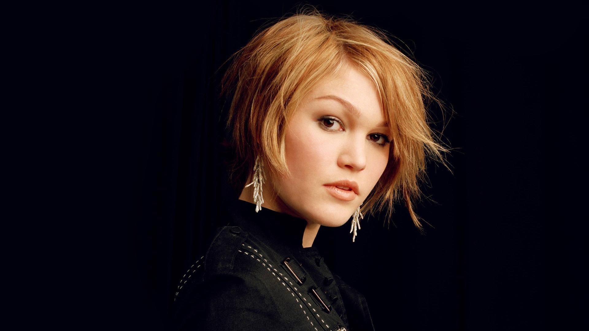 Julia Stiles Wallpapers