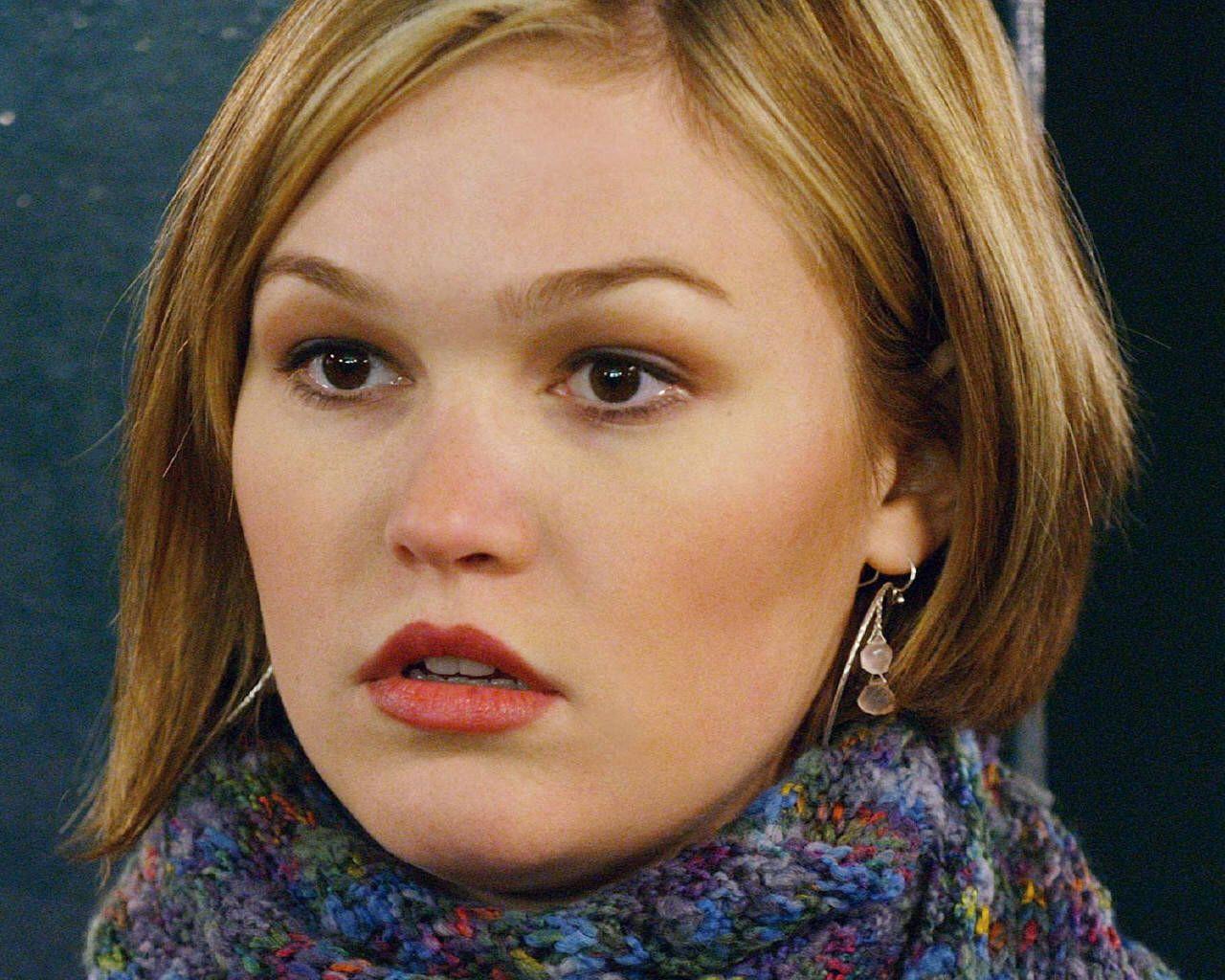 Julia Stiles Wallpapers