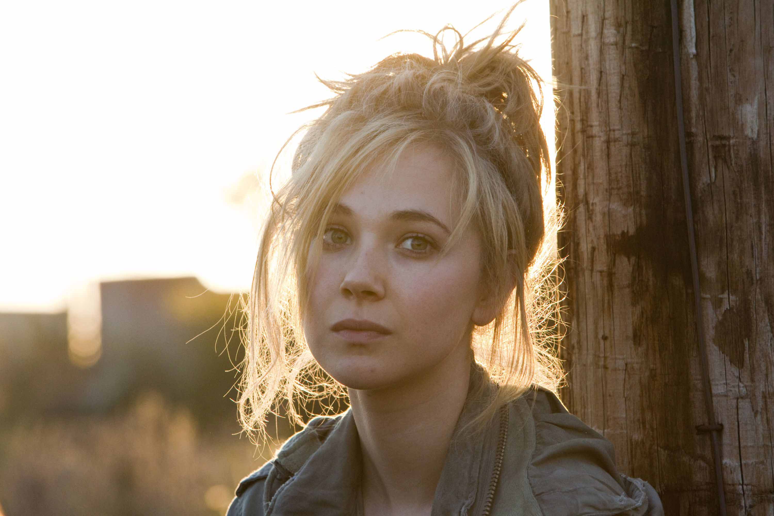 Juno Temple Wallpapers