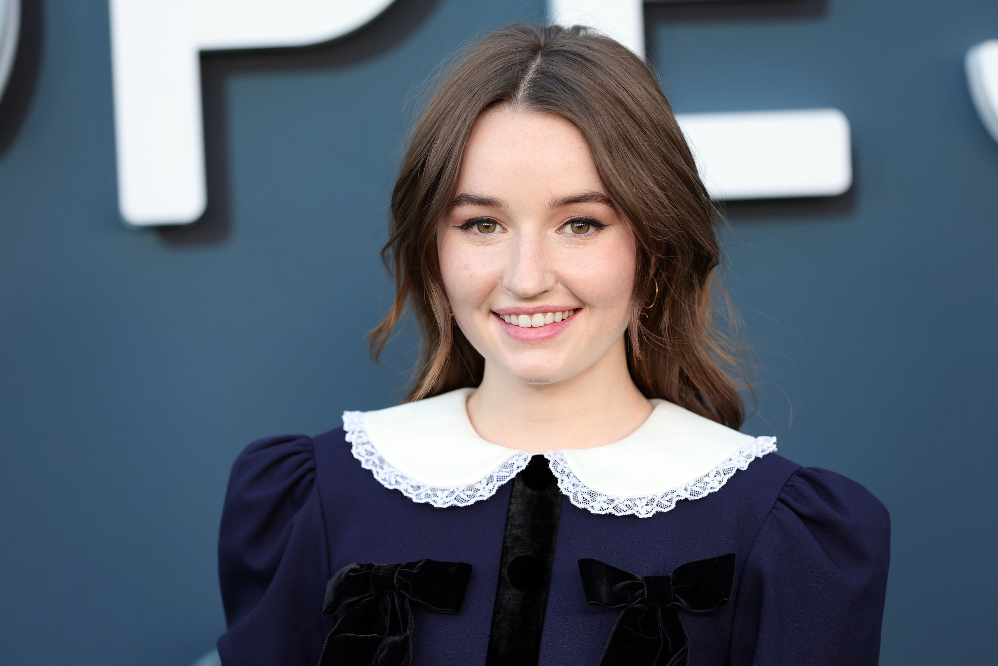 Kaitlyn Dever Actress 2021 Wallpapers