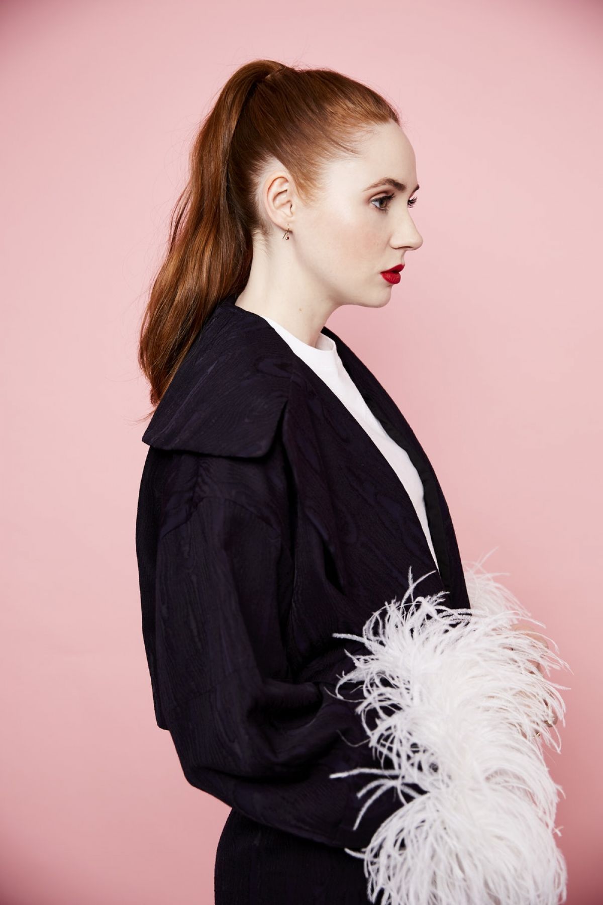 Karen Gillan Bustle 2019 Wallpapers