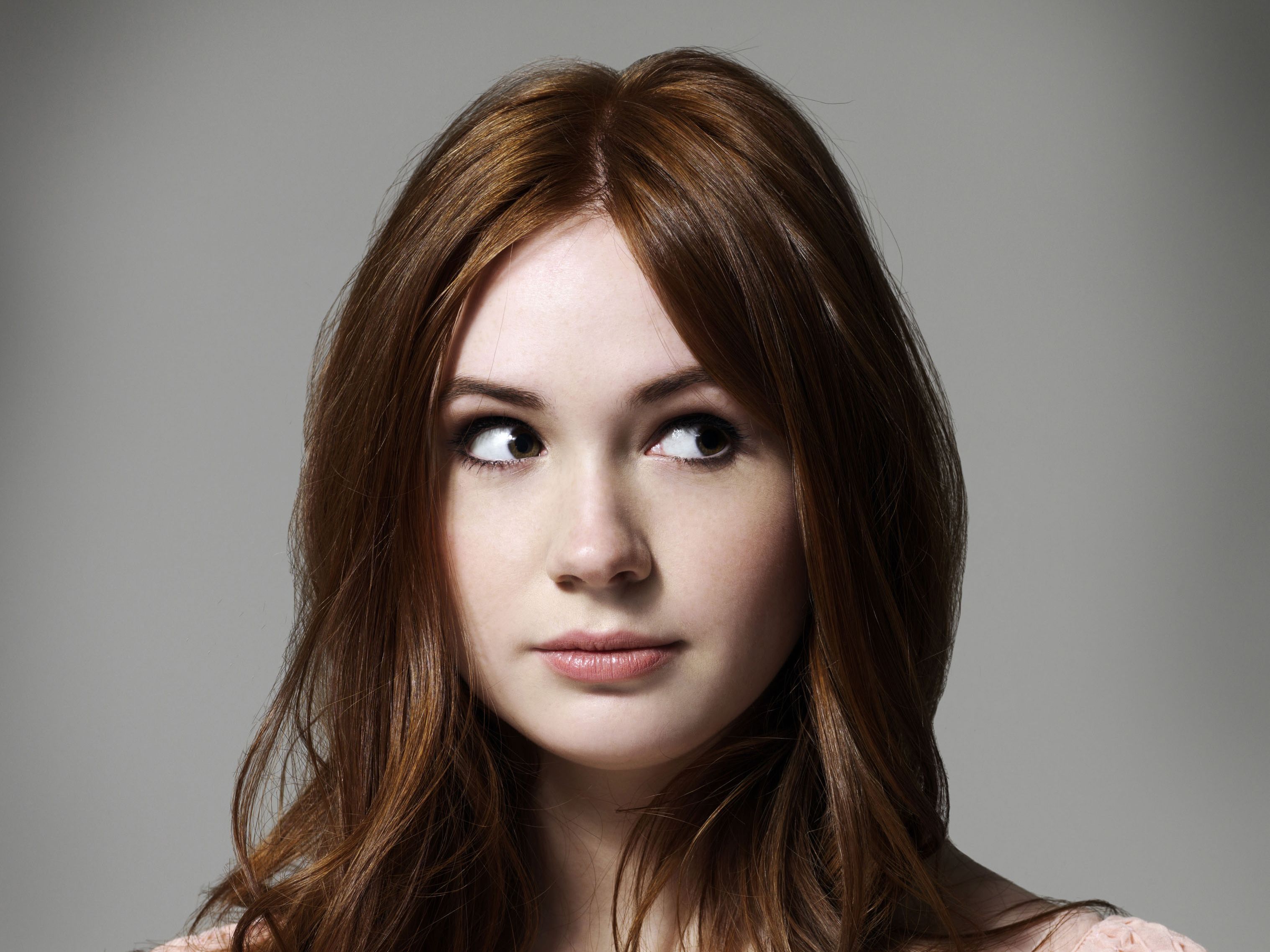 Karen Gillan Bustle Wallpapers