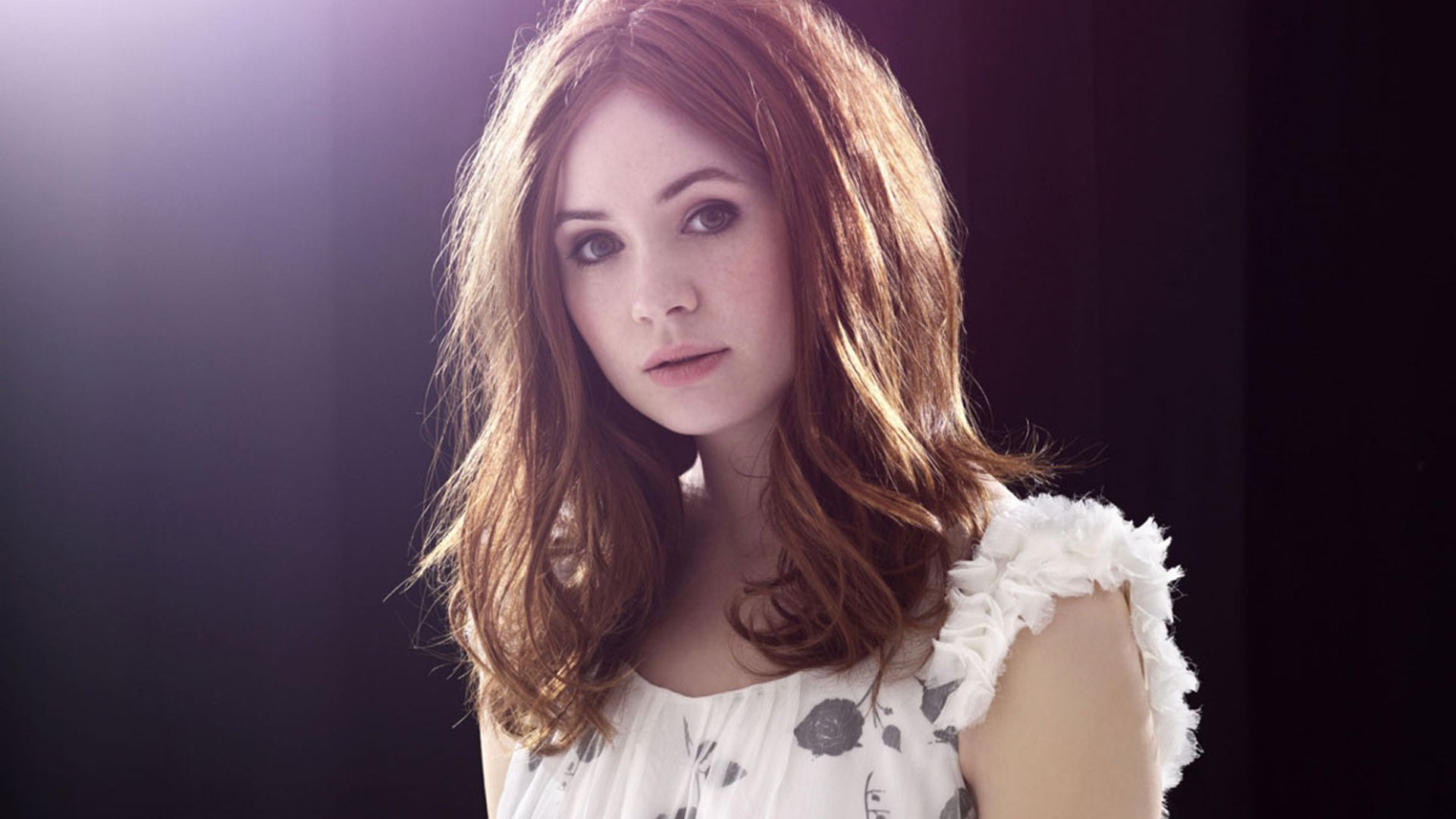 Karen Gillan Bustle Wallpapers